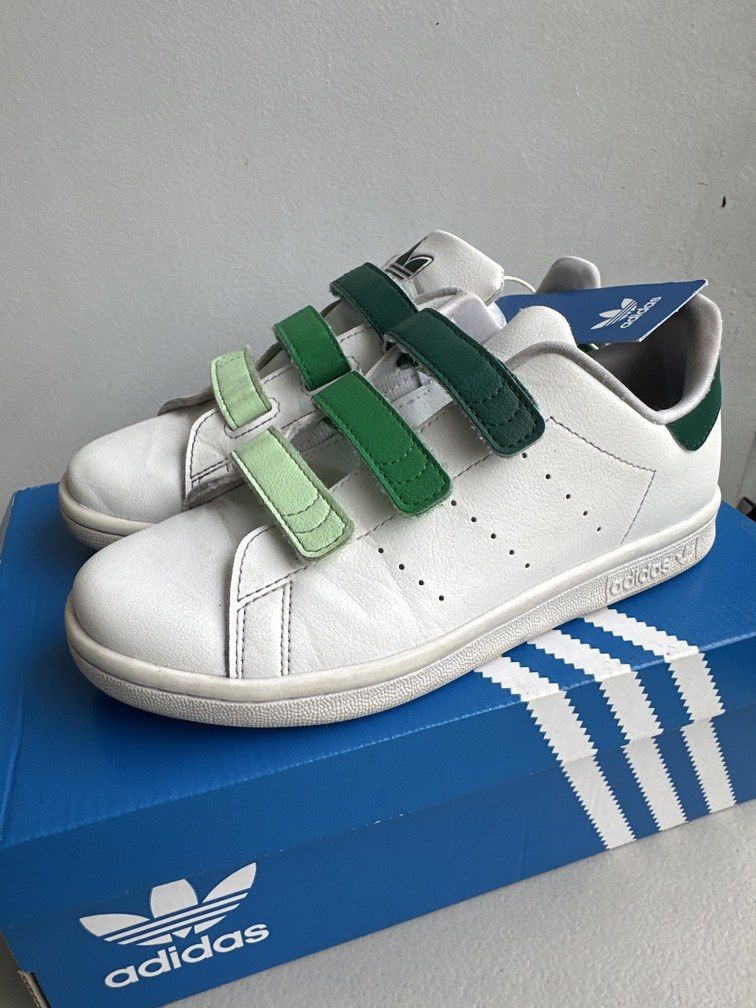 Adidas Stan Smith Originals (Category: Babies & Kids Fashion) located in Manila. Submitted by classywardrobemanila (Listing ID 1441437205, Image 1). Description: Adidas Stan Smith Originals with box US 2 1/2 UK 2 Kids 6-9yrs old.