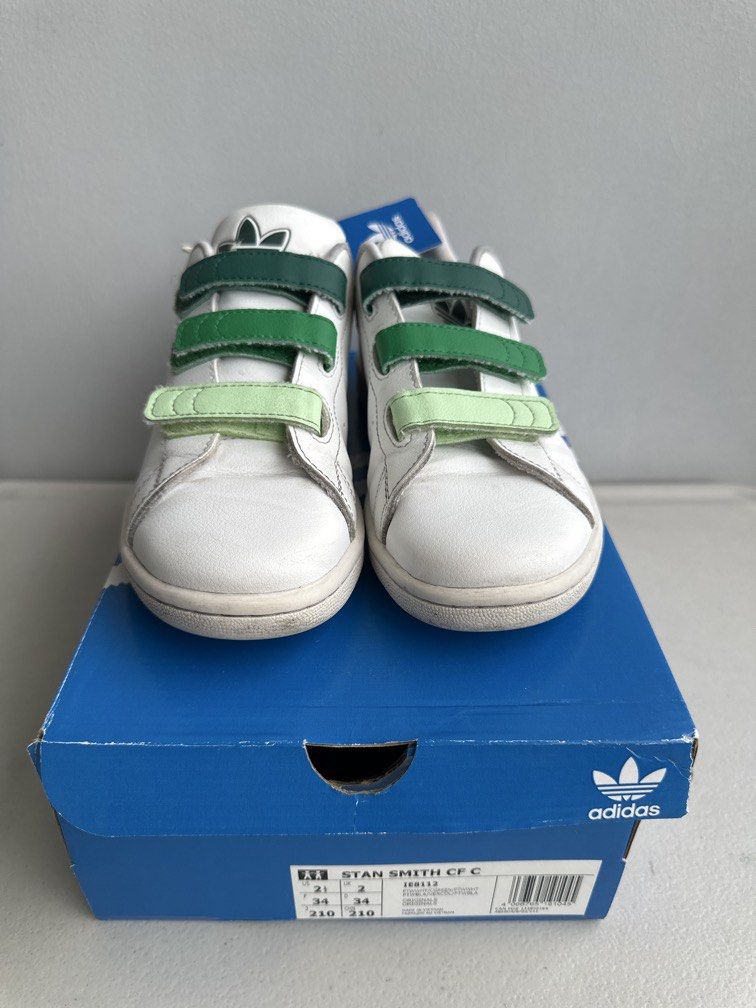 Adidas Stan Smith Originals (Category: Babies & Kids Fashion) located in Manila. Submitted by classywardrobemanila (Listing ID 1441437205, Image 2). Description: Adidas Stan Smith Originals with box US 2 1/2 UK 2 Kids 6-9yrs old.