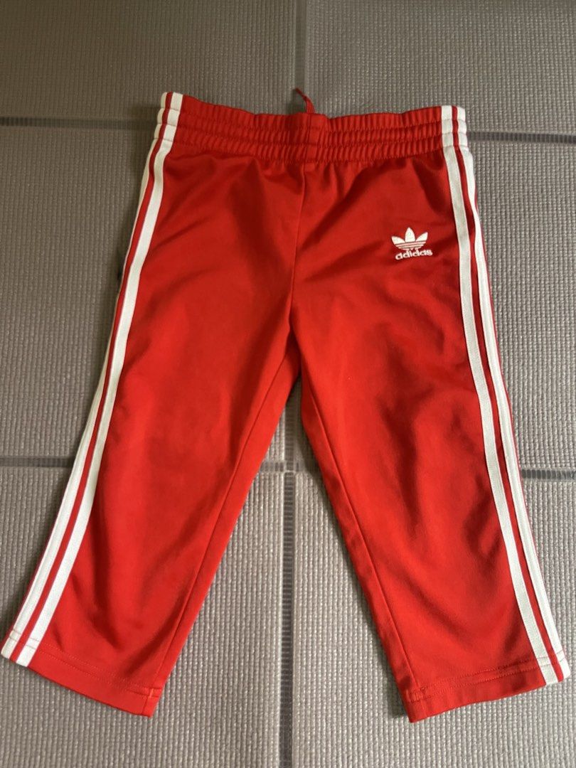 ADIDAS sweatpants for kids (Category: Babies & Kids Fashion) located in Alaminos. Submitted by infinitywardrobe (Listing ID 1441461274, Image 1). Description: .