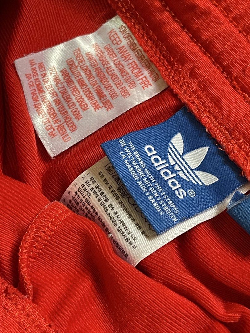 ADIDAS sweatpants for kids (Category: Babies & Kids Fashion) located in Alaminos. Submitted by infinitywardrobe (Listing ID 1441461274, Image 3). Description: .