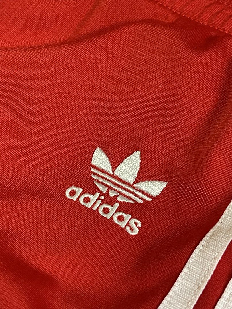 ADIDAS sweatpants for kids (Category: Babies & Kids Fashion) located in Alaminos. Submitted by infinitywardrobe (Listing ID 1441461274, Image 2). Description: .