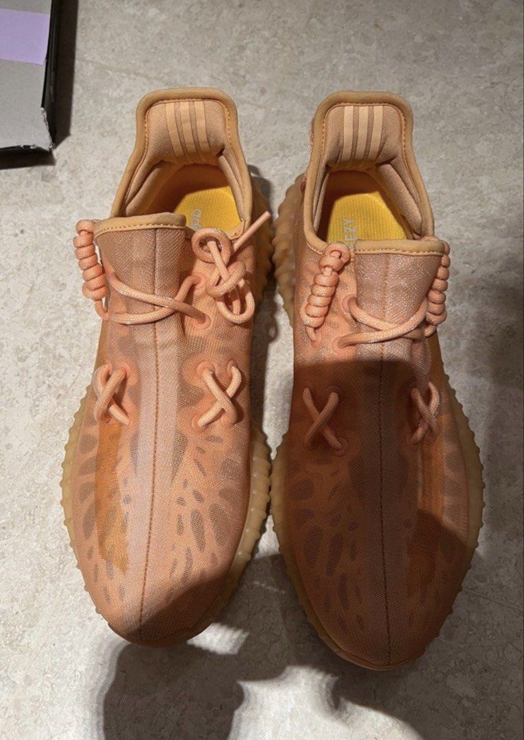 Adidas Yeezy Boost 350 V2 Peach (Category: Sneakers) located in Singapore. Submitted by luxurious00 (Listing ID 1441440436, Image 1). Description: - Adidas Yeezy Boost 350 V2 - Colour: Peach - Signature Primeknit upper with unique pattern - Translucent sole - Rope laces - Ideal for casual wear Wear only once or twice . Just sneaker only . .