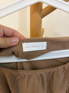 (Category: ) located in . Submitted by new_used_clothes (Listing ID 1441485450, Image 1). Description: .