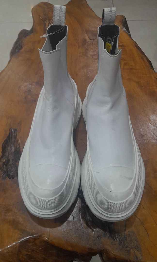 Alexander McQueen LAST PRICE POSTED (Category: Sneakers) located in Subic. Submitted by AnythingBrandedby_May (Listing ID 1441537604, Image 1). Description: LAST PRICE POSTED ALEXANDER MCQUEEN.