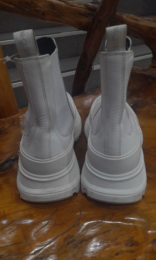 Alexander McQueen LAST PRICE POSTED (Category: Sneakers) located in Subic. Submitted by AnythingBrandedby_May (Listing ID 1441537604, Image 3). Description: LAST PRICE POSTED ALEXANDER MCQUEEN.