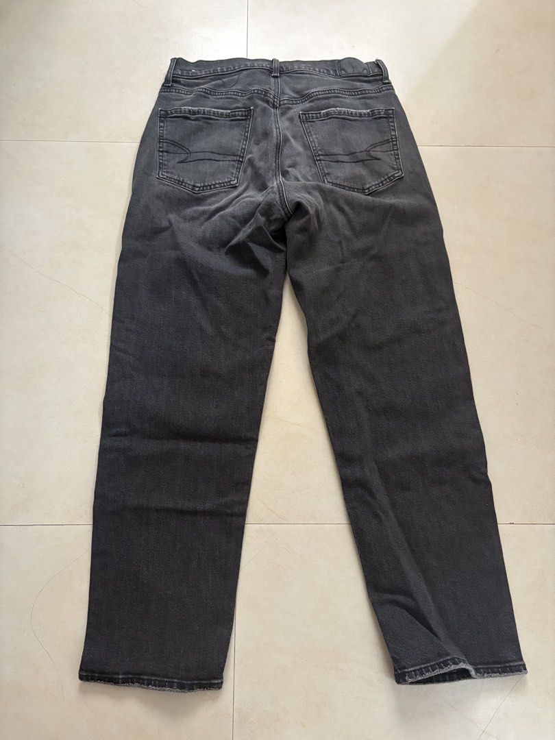 American Eagle Outfitters - Dark Grey Jeans (Category: Jeans) located in Manila. Submitted by laurtan_ (Listing ID 1441468993, Image 2). Description: Details ✨ - Fit: Regular - Features: Stretch fabric for comfort - Style: Great for everyday wear - Barely used - Waistline: 26 inches - Length: 28 inches Mode of Payment 💵 - GCash.