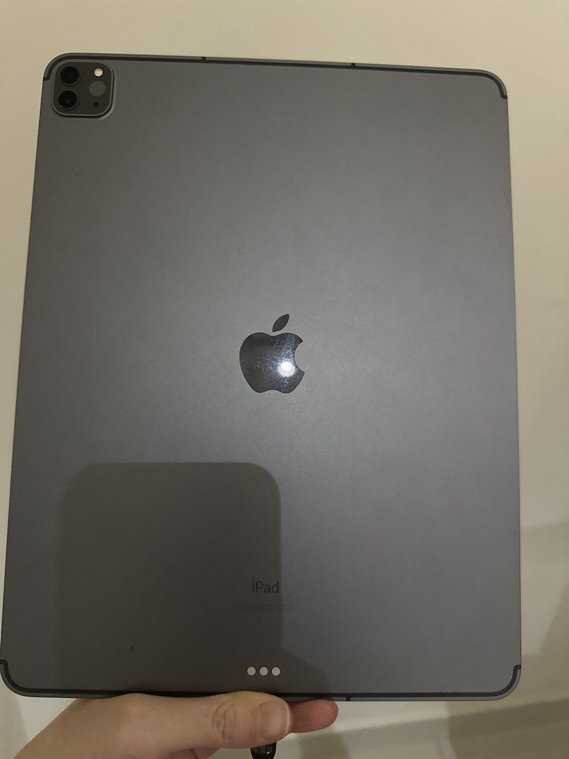 Apple iPad Pro with Magic Keyboard471273929578260481