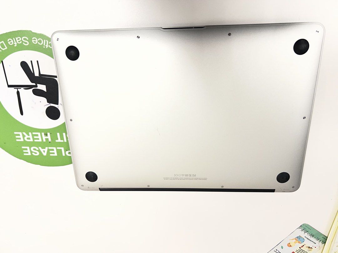 Apple MacBook Air Laptop - Silver471144486499133444