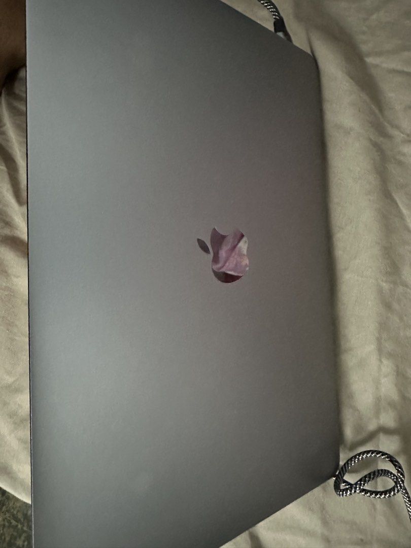 Apple MacBook Pro 13-inch, Intel Core i5, 8GB RAM, 512GB SSD