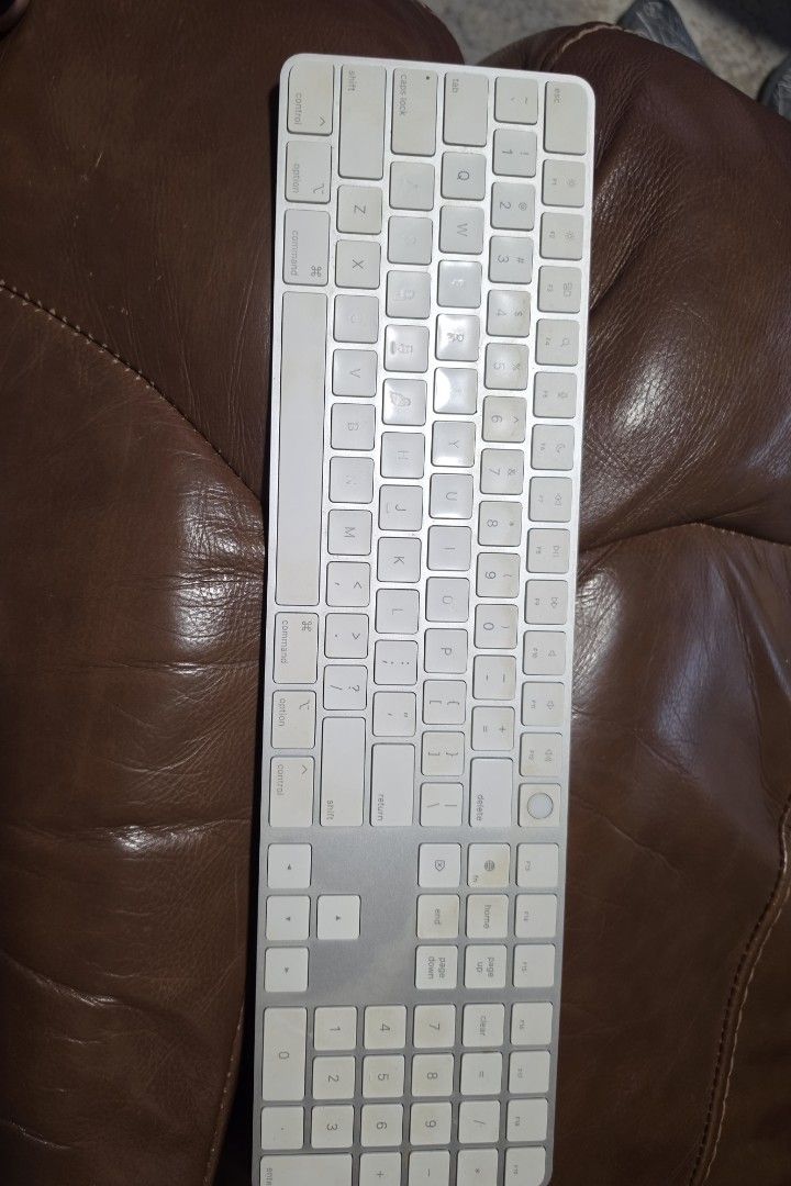 Apple Magic Keyboard with Numeric Keypad470907682617436160