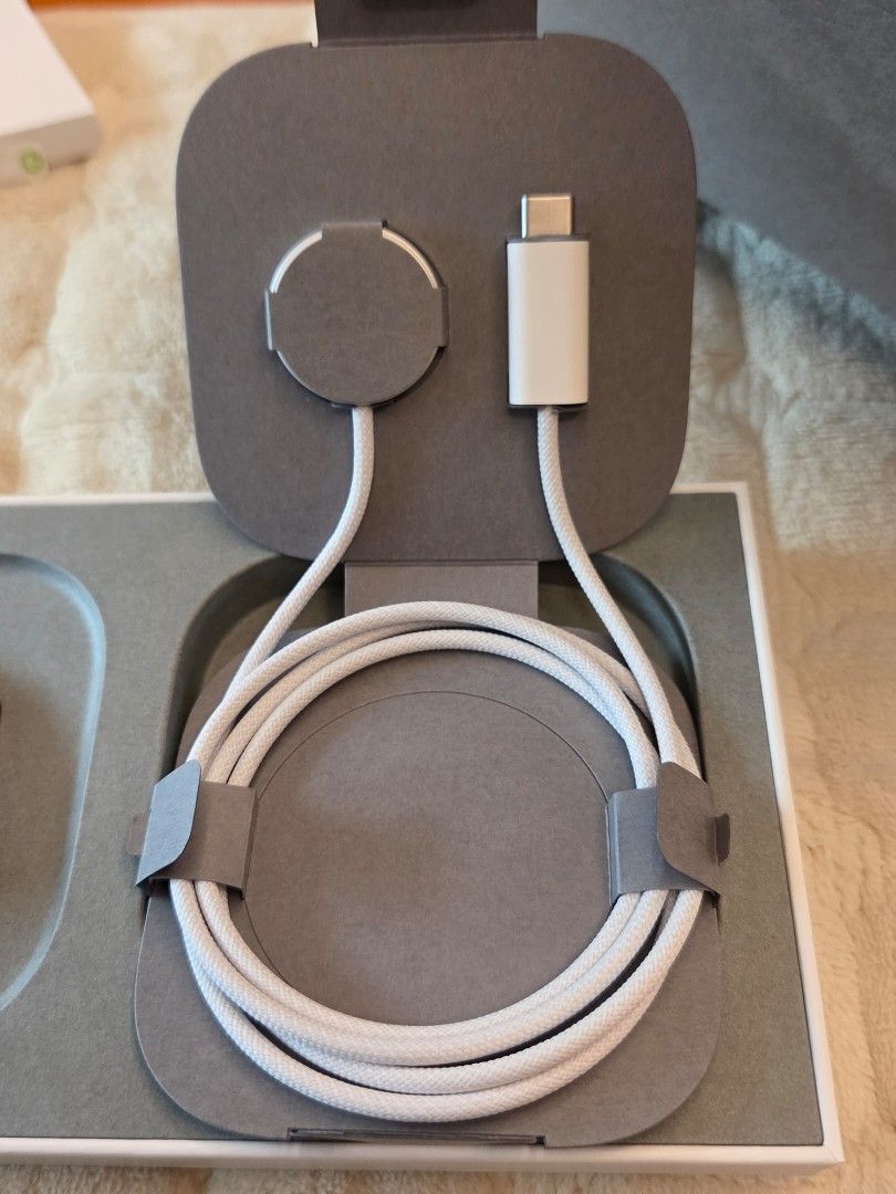 Apple Watch Ultra 2 (GPS + Cellular) – 49mm Black Titanium (Category: Wearables & Smart Watches) located in Manila. Submitted by soul1300 (Listing ID 1441568362, Image 3). Description: Price: ₱33,000 (Negotiable) Condition: Brand New / Open Box (Opened only to test and verify functionality) 📝 Product Specifications Model: Apple Watch Ultra 2 (MX4V3ZP/A) Case Size/Material: 49mm Black Titanium Case Band Type: Black Trail Loop (Size: M/L) Connecti