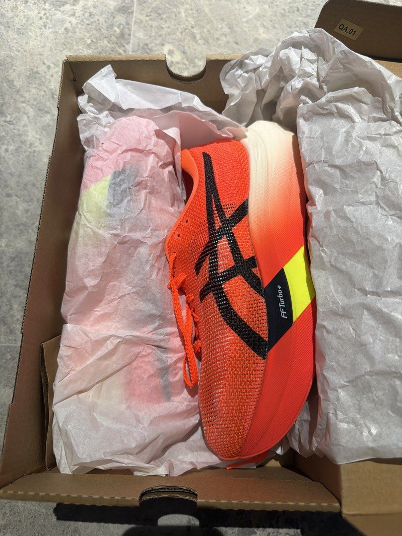 ASICS METASPEED SKY Orange Running Shoes (Category: Sneakers) located in Singapore. Submitted by qwerty0124578 (Listing ID 1441396975, Image 1). Description: - ASICS METASPEED SKY running shoes (selling because I prefer Edge!) - Size: 25cm Euro 39.5 US6.5 UK5.5 - Colour: Orange - Lightweight design for enhanced speed - Ideal for race day and training sessions - Includes original box and tissue paper - Ready for a new owner.
