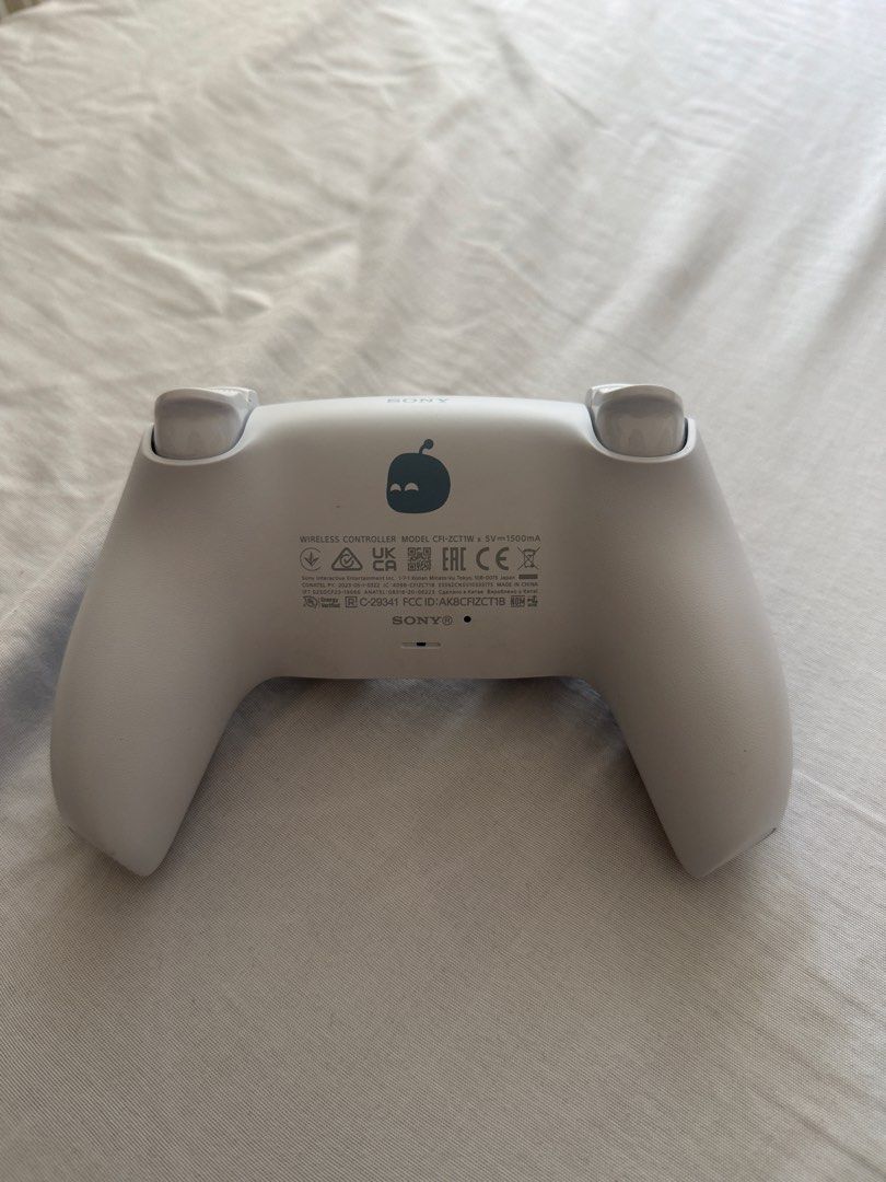 Astro Bot Limited Edition PS5 DualSense Controller (Category: Controllers) located in Manila. Submitted by faterapana32064 (Listing ID 1441379995, Image 2). Description: ✅ Only used for around 2 months ✅ Fully functional, no issues ✅ Clean and well-maintained ❌ No box included Meet-up around Quezon City (QC) RFS: Need funds..