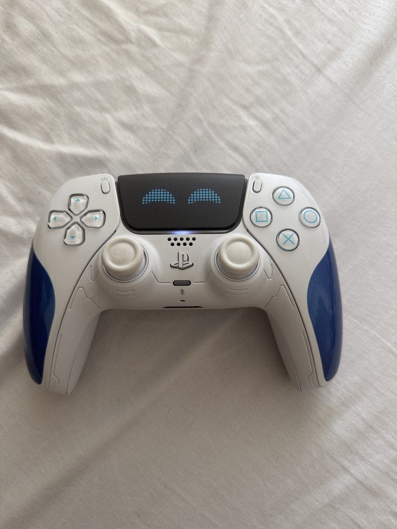 Astro Bot Limited Edition PS5 DualSense Controller (Category: Controllers) located in Manila. Submitted by faterapana32064 (Listing ID 1441379995, Image 1). Description: ✅ Only used for around 2 months ✅ Fully functional, no issues ✅ Clean and well-maintained ❌ No box included Meet-up around Quezon City (QC) RFS: Need funds..