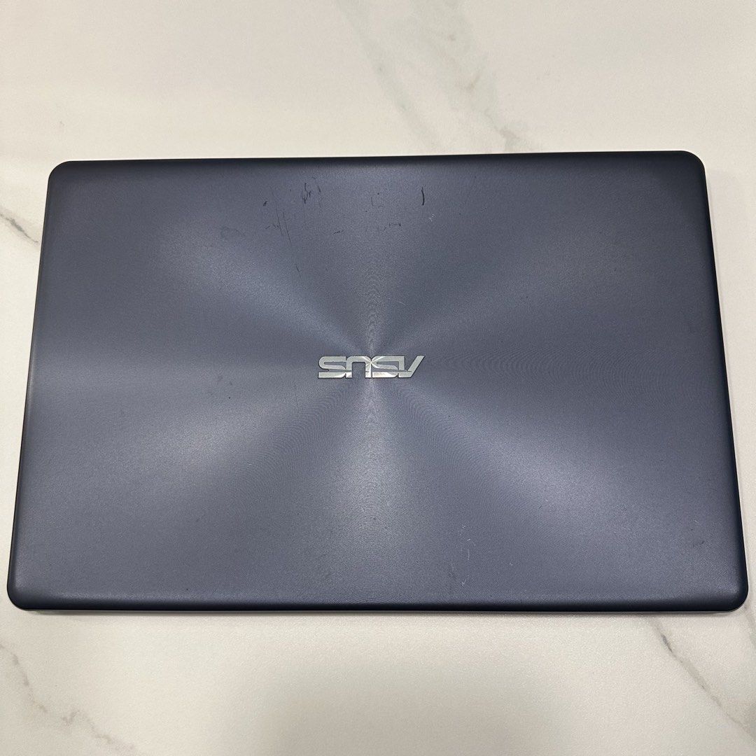 ASUS VivoBook S15 X510UF Intel Core i5 Laptop (Category: Laptops & Notebooks) located in Singapore. Submitted by shoppingjoys (Listing ID 1441504934, Image 2). Description: - Intel(R) Core(TM) i5-8250U CPU @ 1.60GHz - 8.00 GB RAM - Windows 11 Home - 15-inch screen - Minor scratches on lid - Works well .
