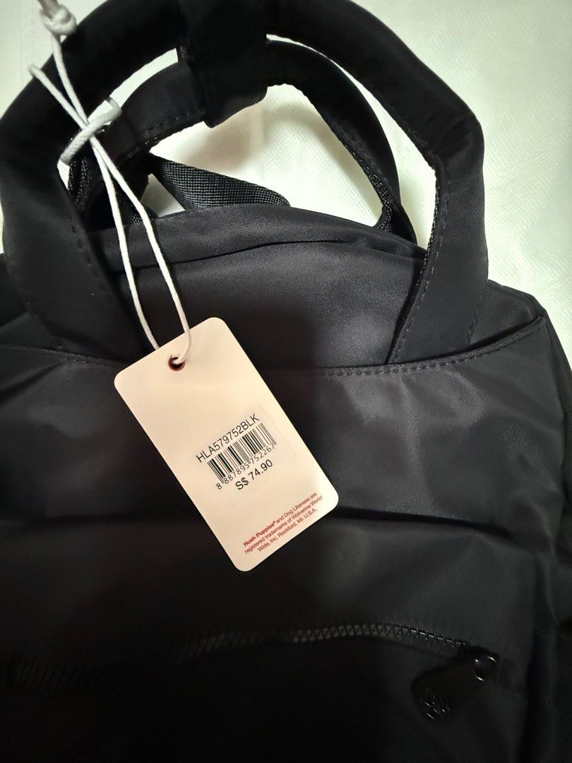 Backpack (Authentic) (Category: Backpacks) located in Singapore. Submitted by bagbag1688hh (Listing ID 1441515130, Image 2). Description: .
