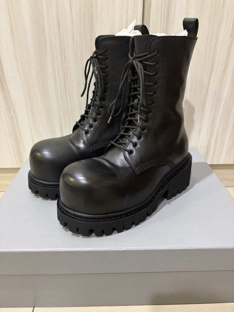 Balenciaga stomper boots 皮革款, 他的時尚, 鞋類, 靴在旋轉拍賣