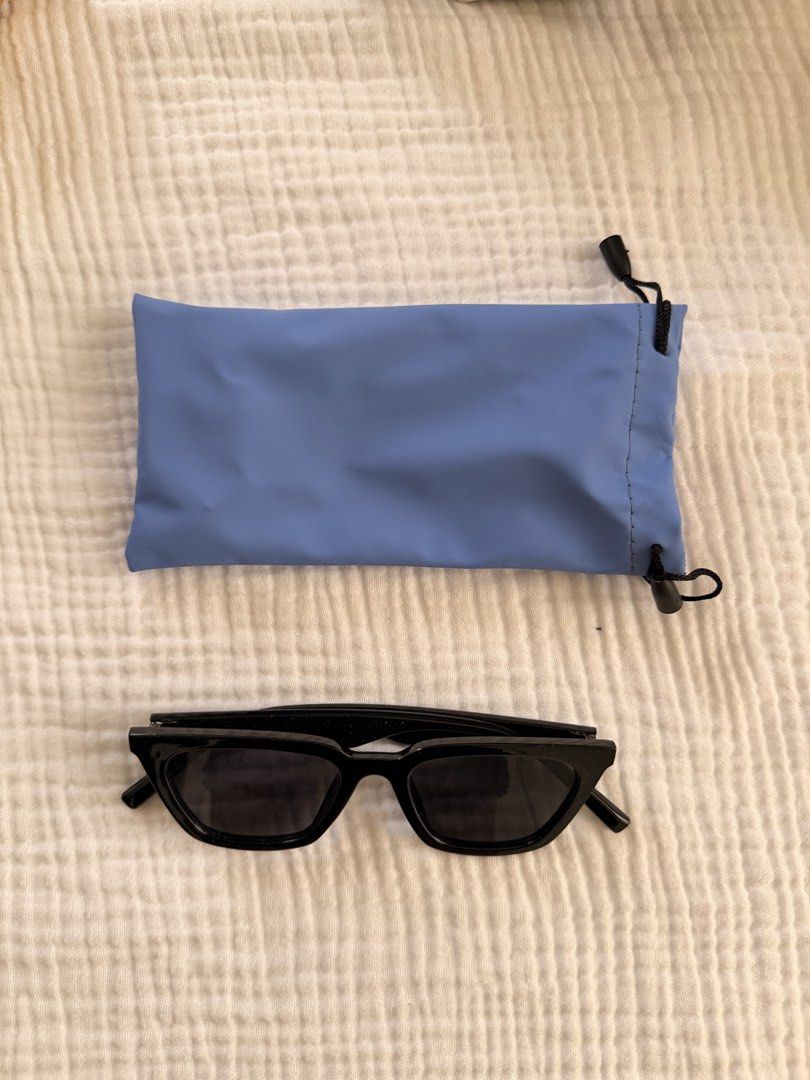 Baobab Cat Eye Sunglasses with Blue Pouch (Category: Sunglasses & Eyewear) located in Cavite. Submitted by klarev (Listing ID 1441430343, Image 1). Description: - Comes with a soft blue drawstring pouch.