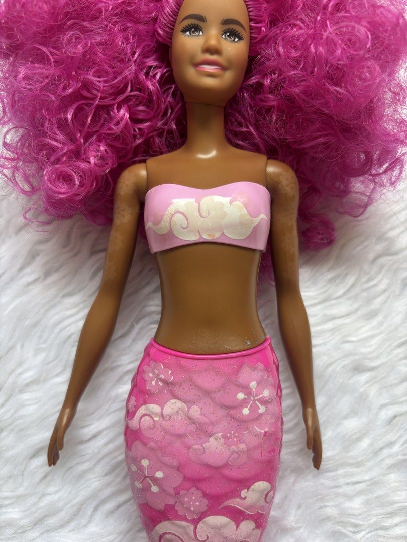 Barbie Color Reveal Preloved (Category: Kids Toys) located in Bulacan. Submitted by lmsdeclutteringcorner (Listing ID 1441422394, Image 3). Description: - Mermaid Barbie doll - Vibrant pink curly hair - Pink bikini top - Pink tail with cloud and flower patterns - Shimmery tail finish - Ideal for imaginative play - Great for collectors - Ready for underwater adventures - ISSUE: wala na yung pinaka dulo ng tail.