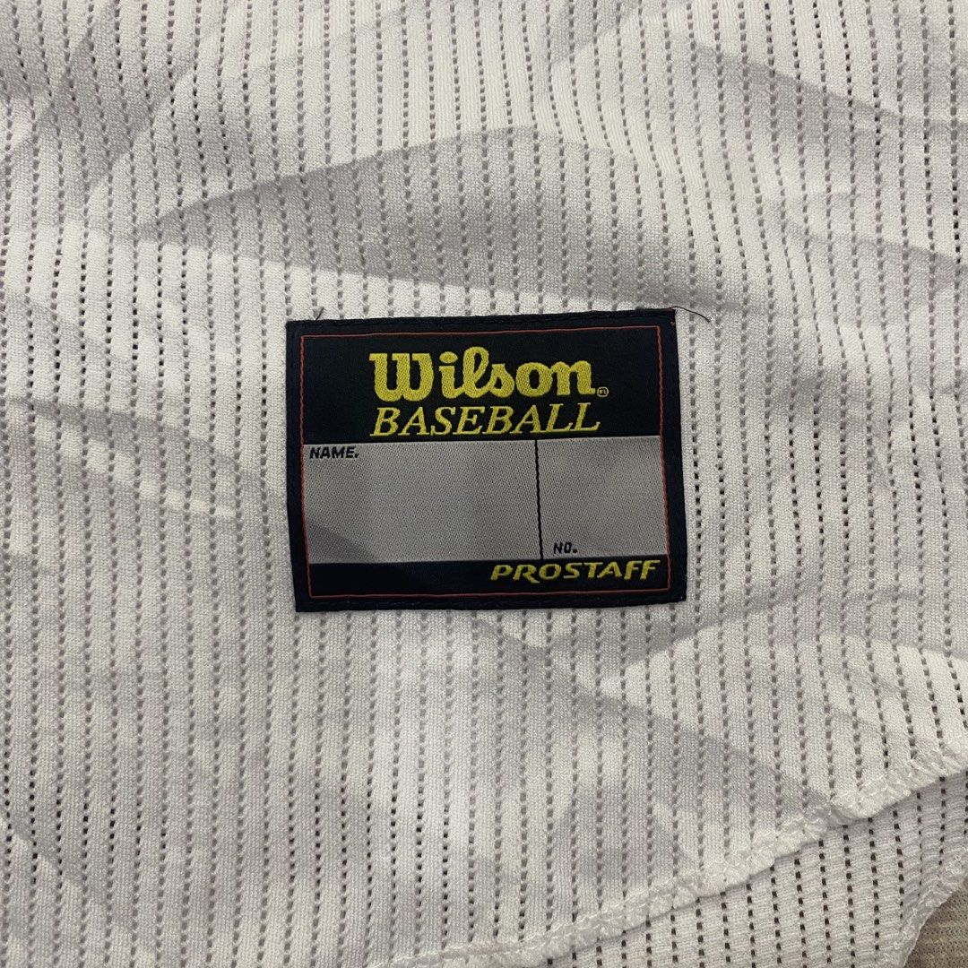 Baseball (Category: Coats, Jackets and Outerwear) located in Pasir Mas. Submitted by kain_buruk (Listing ID 1441459270, Image 3). Description: Jersey baseball wilson Pit 23 Labuh 30 Size L Condition 9/10 cantik.