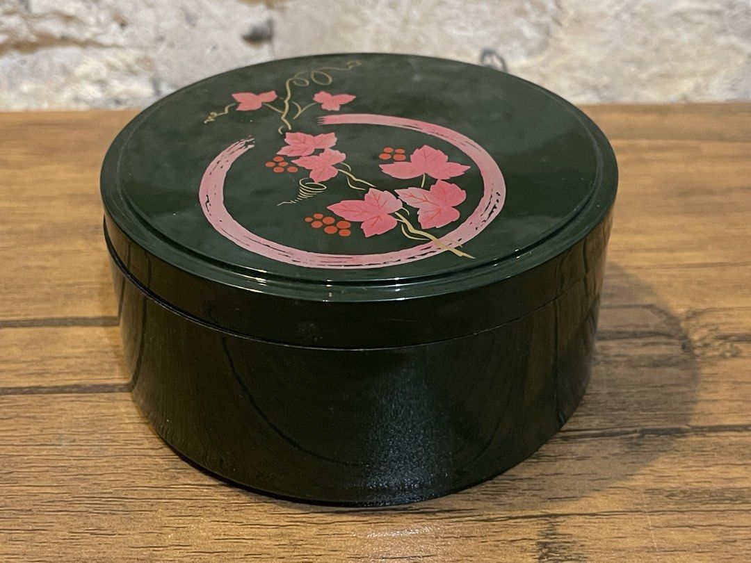 Bento box (Category: Storage Boxes & Baskets) located in San Fernando. Submitted by japansurpluselyu (Listing ID 1441581395, Image 1). Description: 4x2.