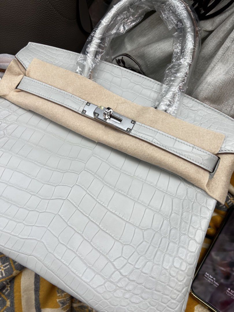 Birkin croc 30 (Category: Luxury Bags & Wallets) located in Bacoor. Submitted by theluxarybelongings (Listing ID 1441543114, Image 1). Description: Niloticus croc PHW 30cm Stamp G Mop: gcash/cash/ bank transfer Delivery: ok Meetups: ok Sure buyer only .