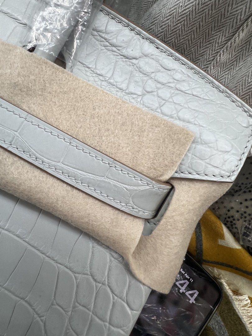 Birkin croc 30 (Category: Luxury Bags & Wallets) located in Bacoor. Submitted by theluxarybelongings (Listing ID 1441543114, Image 3). Description: Niloticus croc PHW 30cm Stamp G Mop: gcash/cash/ bank transfer Delivery: ok Meetups: ok Sure buyer only .