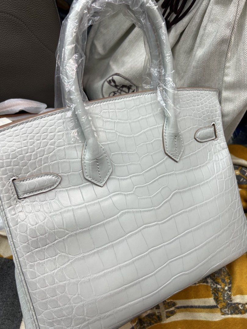Birkin croc 30 (Category: Luxury Bags & Wallets) located in Bacoor. Submitted by theluxarybelongings (Listing ID 1441543114, Image 2). Description: Niloticus croc PHW 30cm Stamp G Mop: gcash/cash/ bank transfer Delivery: ok Meetups: ok Sure buyer only .