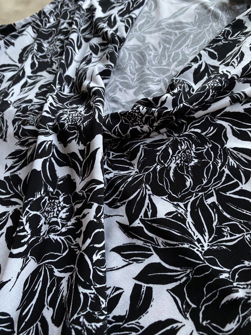 Black & White Floral Sleeveless (Category: Sleeveless) located in Tarlac. Submitted by rieselects (Listing ID 1441462872, Image 3). Description: - Sleeveless collared top from Tahari - Bold black and white floral print - Fabric with a nice drape - Versatile: dress up or down - Perfect for warm weather or layering.