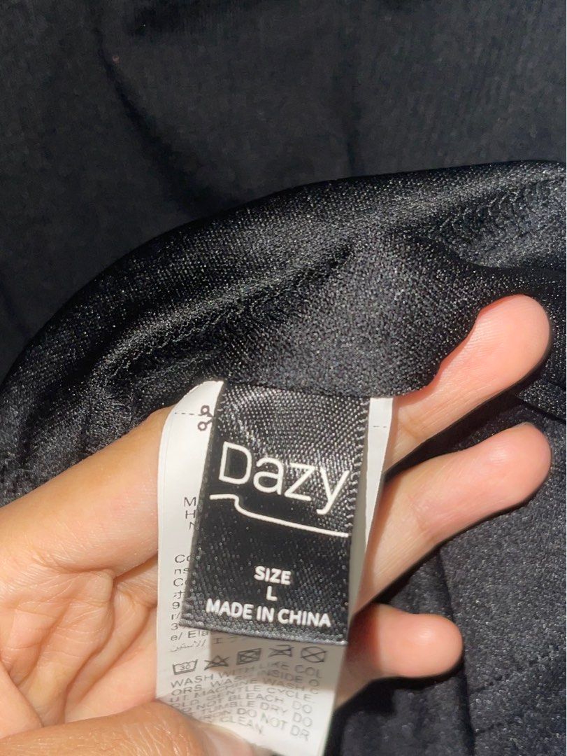 black a-line dress (Category: Dresses) located in Manila. Submitted by declutterwithbea (Listing ID 1441450008, Image 3). Description: rfs: wrong size v v high quality & the fabric is quite thick! also has inner lining.