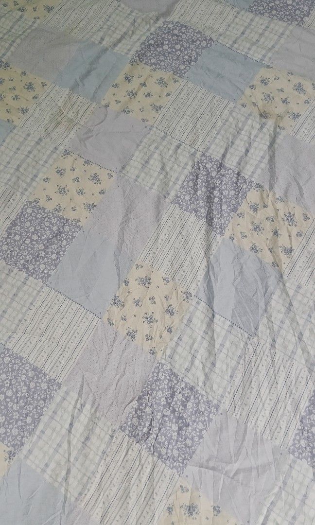 Blue Floral Patchwork Foamy Comforter (Category: Bedding & Towels) located in Taguig. Submitted by cabinetnimaeri (Listing ID 1441495710, Image 2). Description: Blue Floral Patchwork Foamy Comforter Family Sized Foamy and soft Price negotiable since unwashed.