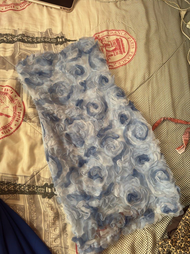 Blue Floral Rosette Strapless Mini Dress (Category: Dresses) located in Lucena. Submitted by miclara (Listing ID 1441421361, Image 1). Description: - xs-sm -Strapless mini dress - All-over rosette floral pattern in blue and white - Fun, textured fabric - Ideal for parties or a night out - Short length.