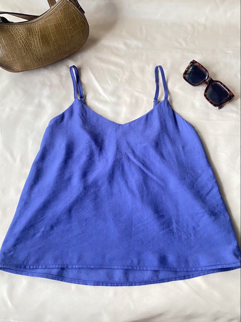 Blue V-neck Cami Top with Adjustable Straps (Category: Sleeveless) located in Tarlac. Submitted by rieselects (Listing ID 1441462359, Image 1). Description: fits xs-s.