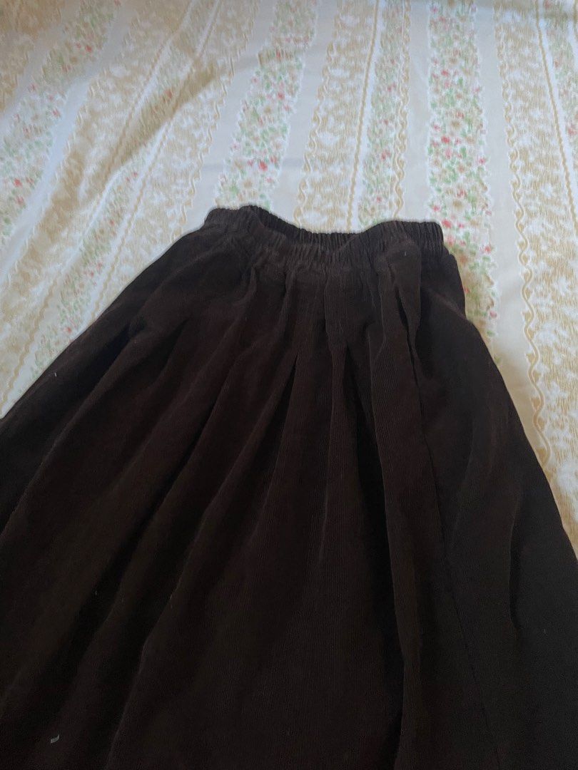 brown midi skirt (Category: Skirts) located in Lipa City. Submitted by sincerelyauri (Listing ID 1441454949, Image 2). Description: ⟢ ukay & preloved ⟢ manage your expectations ⟢ no flaws mop: gcash or bank tf loc: lipa city rfs: decluttering.
