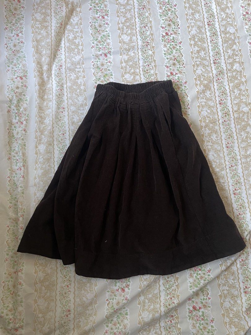 brown midi skirt (Category: Skirts) located in Lipa City. Submitted by sincerelyauri (Listing ID 1441454949, Image 1). Description: ⟢ ukay & preloved ⟢ manage your expectations ⟢ no flaws mop: gcash or bank tf loc: lipa city rfs: decluttering.