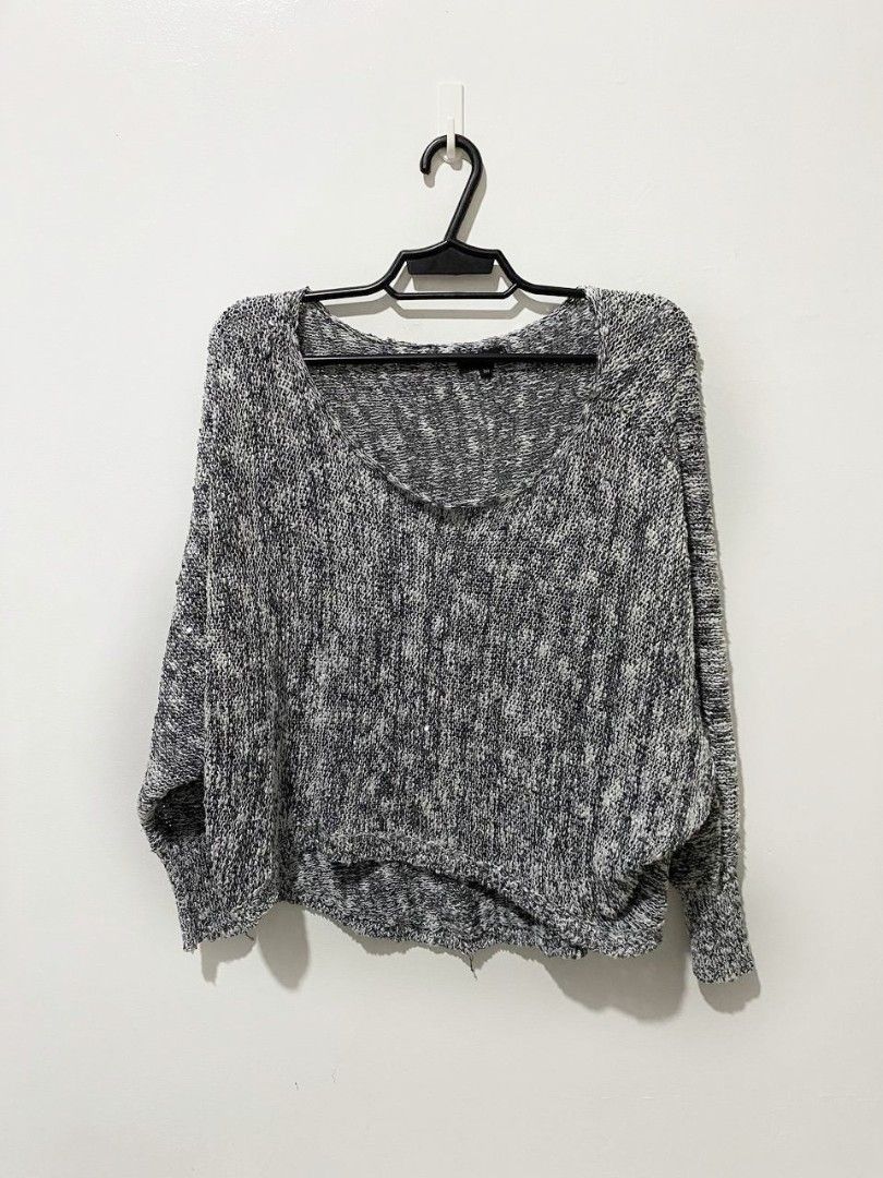 Bundle of Clothes - 5 for 250 pesos (Category: Others Tops) located in Manila. Submitted by otwentyseven (Listing ID 1441476286, Image 3). Description: Bundle of clothes - 5 for 250 pesos Grey knit sweater Olive green top Denim off-shoulder top Black pants Patterned shorts. Great mix of casual and dressy pieces. Selling as a lot. Lightly used Good condition.