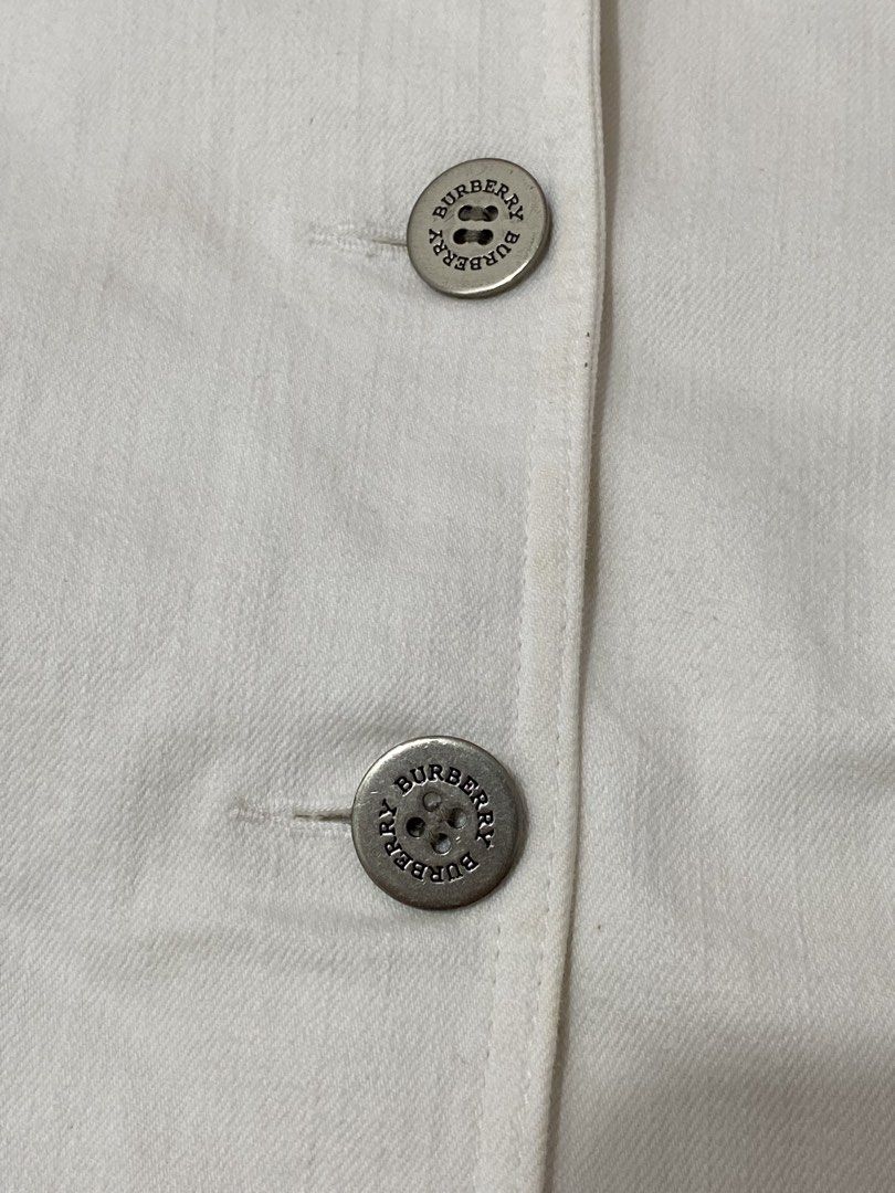 Burberry London White Denim Jacket with Nova Check Lining (Category: Coats, Jackets and Outerwear) located in Manila. Submitted by gentleturtle-1726 (Listing ID 1441487488, Image 3). Description: - Authentic White Burberry Jacket - Iconic Nova Check lining and cuffs - Classic button front closure - Two convenient front pockets - Size: 38 - A versatile addition to any wardrobe open for swap hp laptop .