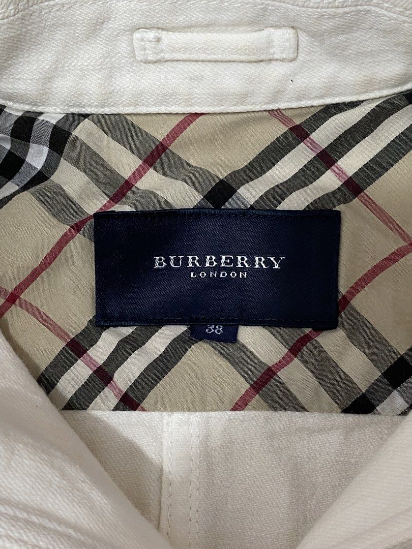 Burberry London White Denim Jacket with Nova Check Lining (Category: Coats, Jackets and Outerwear) located in Manila. Submitted by gentleturtle-1726 (Listing ID 1441487488, Image 2). Description: - Authentic White Burberry Jacket - Iconic Nova Check lining and cuffs - Classic button front closure - Two convenient front pockets - Size: 38 - A versatile addition to any wardrobe open for swap hp laptop .