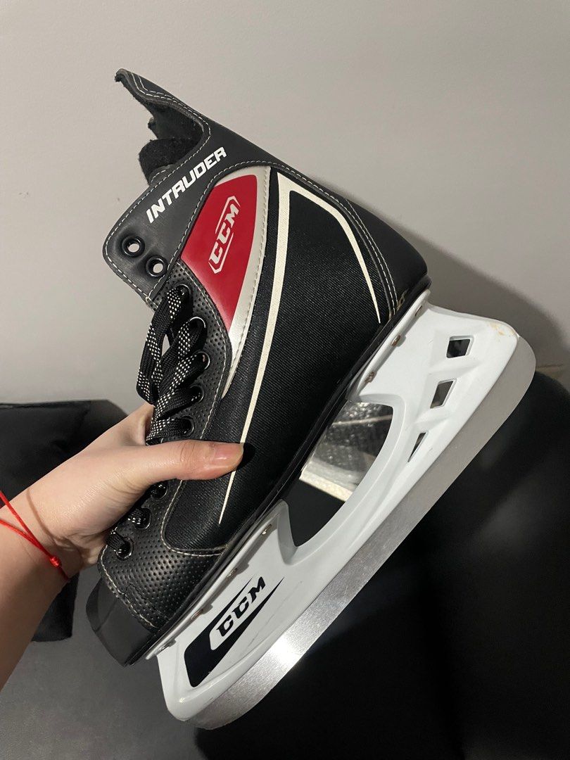 CCM SKATES SIZE 8 (Category: Skates, Rollerblades & Scooters) located in Caloocan City. Submitted by B.DeclutteRED (Listing ID 1441513159, Image 1). Description: .