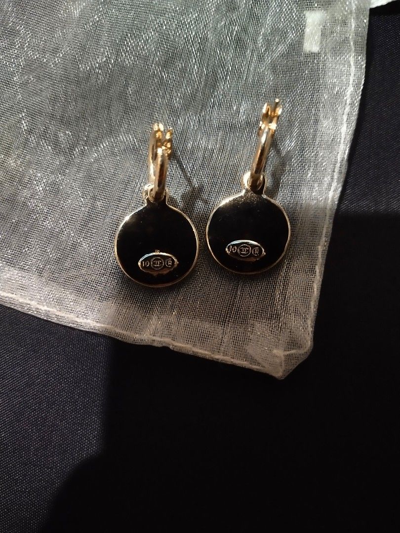 Chanel CC Logo Earrings (Category: Earrings) located in Tuba. Submitted by drickbernard (Listing ID 1441430705, Image 2). Description: - Chanel earrings - Iconic CC logo design - Perfect for a classic, elegant look.