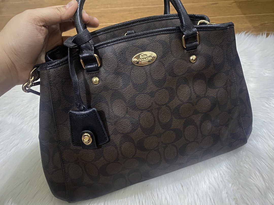 Coach Handbag with Strap (Category: Luxury Bags & Wallets) located in Makati City. Submitted by jnsarkive (Listing ID 1441542885, Image 3). Description: Authentic coach bag Bought from the US 10/10 condition Have not used it! Comes with body strap 1000% Authentic.