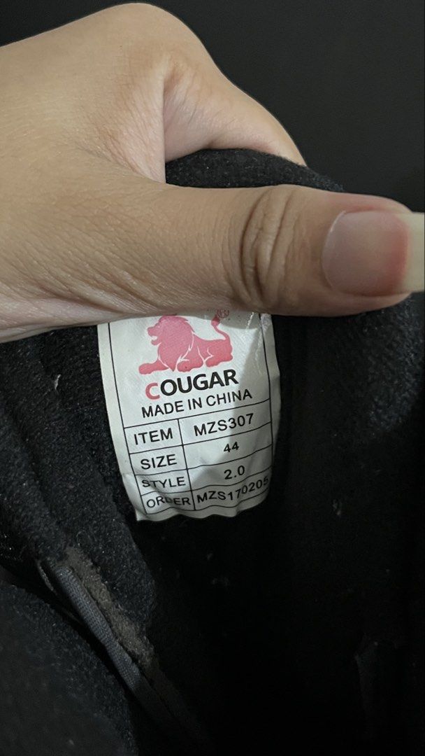 Cougar Inline Skates Size 44 (Category: Skates, Rollerblades & Scooters) located in San Jose. Submitted by agalayugo25244 (Listing ID 1441405839, Image 3). Description: - Cougar inline skates - Size 44 - Color: Black and white with red accents - Wheels: Yellow, 'Cougar 72mm 80A' - Ideal for casual skating/cruising.