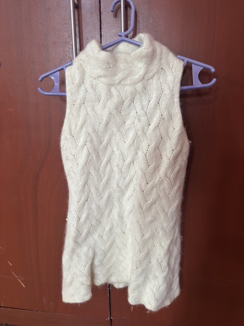 Cream Cable Knit Sleeveless Turtleneck Top (Category: Sleeveless) located in Lucena. Submitted by miclara (Listing ID 1441421032, Image 1). Description: - Cream sleeveless turtleneck top - Perfect for layering or wearing solo - Easy to style for casual or dressier occasions.