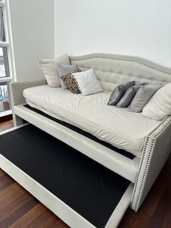 (Category: ) located in . Submitted by Relovegoods (Listing ID 1441452752, Image 1). Description: .