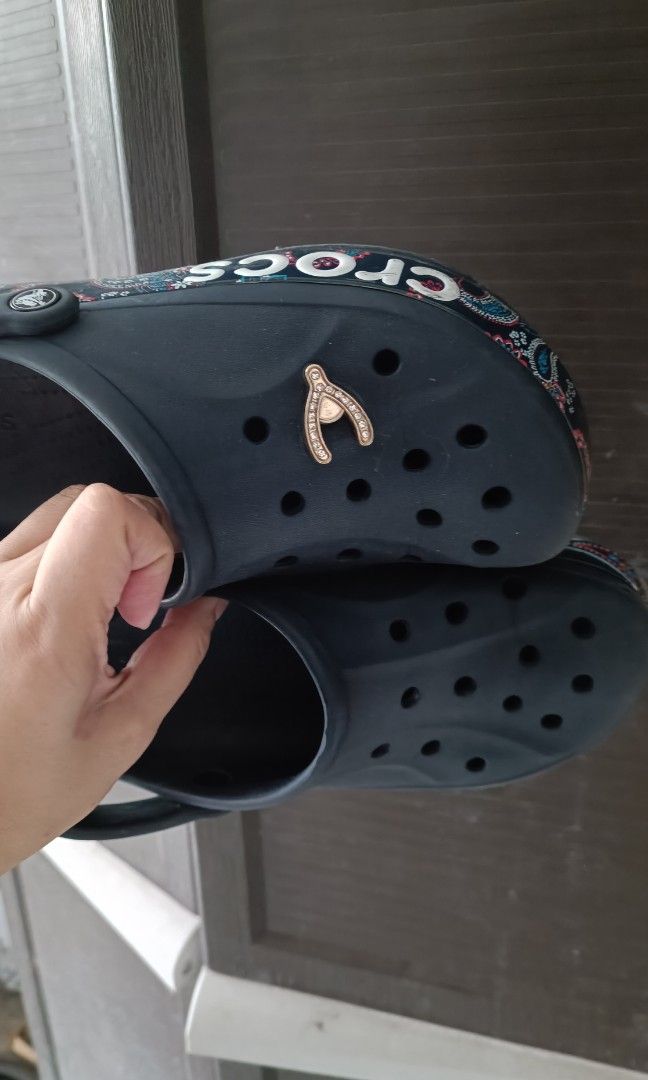 Crocs Bayaband Bandana Print Clogs Original (Category: Slippers & Slides) located in Cavite. Submitted by premfinds (Listing ID 1441476929, Image 2). Description: original size W10 -27cm.