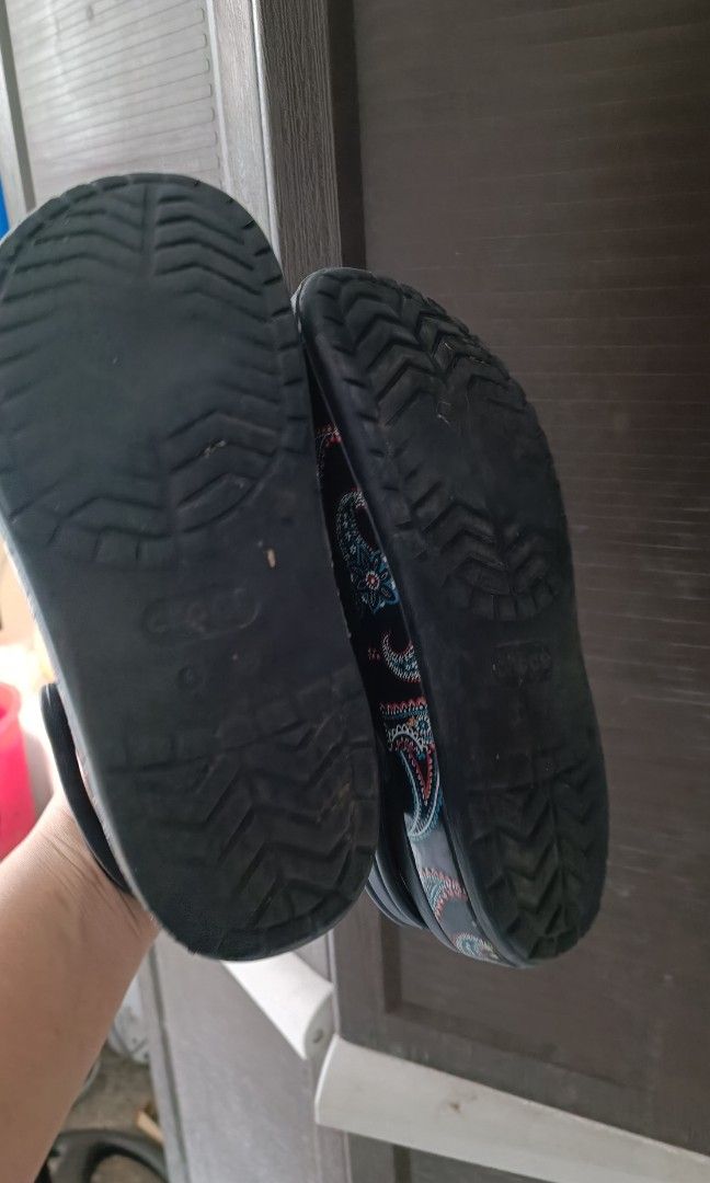 Crocs Bayaband Bandana Print Clogs Original (Category: Slippers & Slides) located in Cavite. Submitted by premfinds (Listing ID 1441476929, Image 3). Description: original size W10 -27cm.