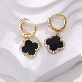 (Category: ) located in . Submitted by buysellcloset (Listing ID 1441551001, Image 1). Description: .