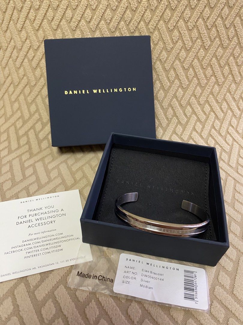 Daniel Wellington Elan bracelet (bangle) (Category: Bracelets) located in Paranaque City. Submitted by waldynazz (Listing ID 1441447477, Image 1). Description: For sale! Brand new! Daniel Wellington Banglei Elan bracelet Brand new & no issue 2,799 only Pickup at my place Parañaque area Pm for fast transaction.