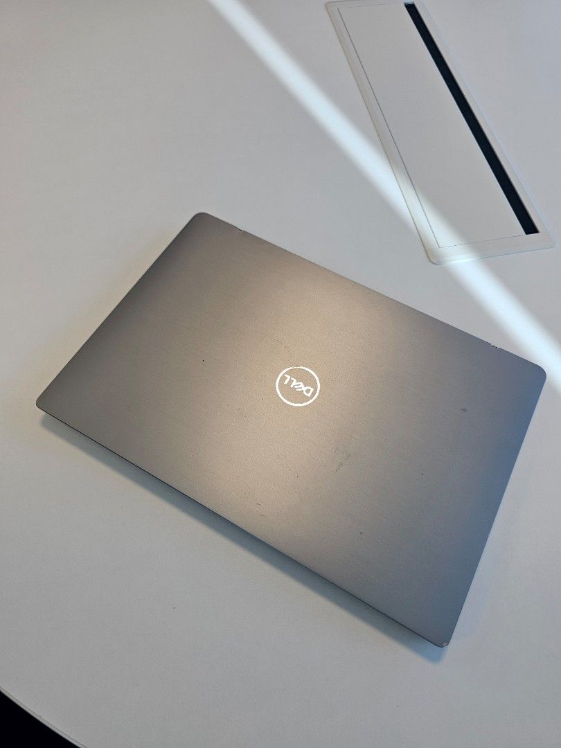 Dell Latitude 7300 Laptop470922507490447360