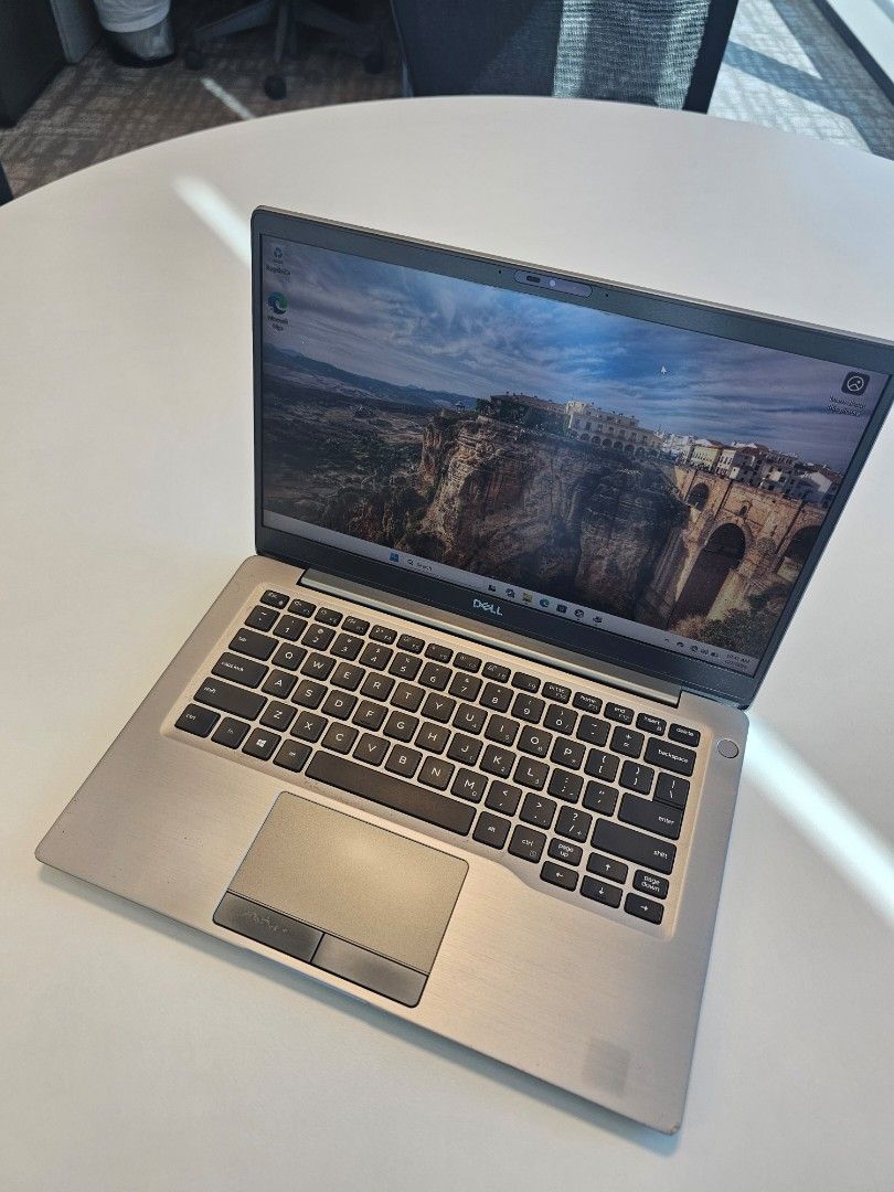 Dell Latitude 7300 Laptop470922507490447361